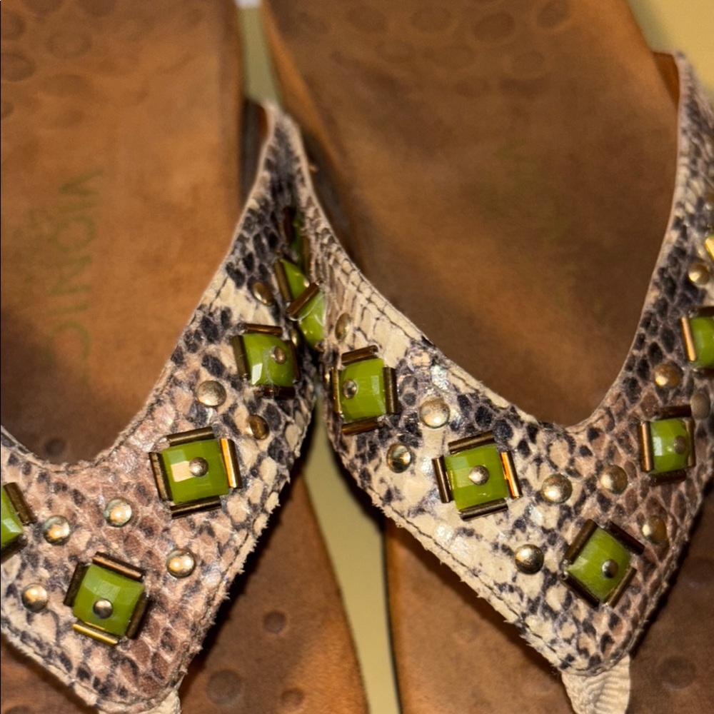 Vionic Studded Snake Print Sandals size 9 - Picture 4 of 8